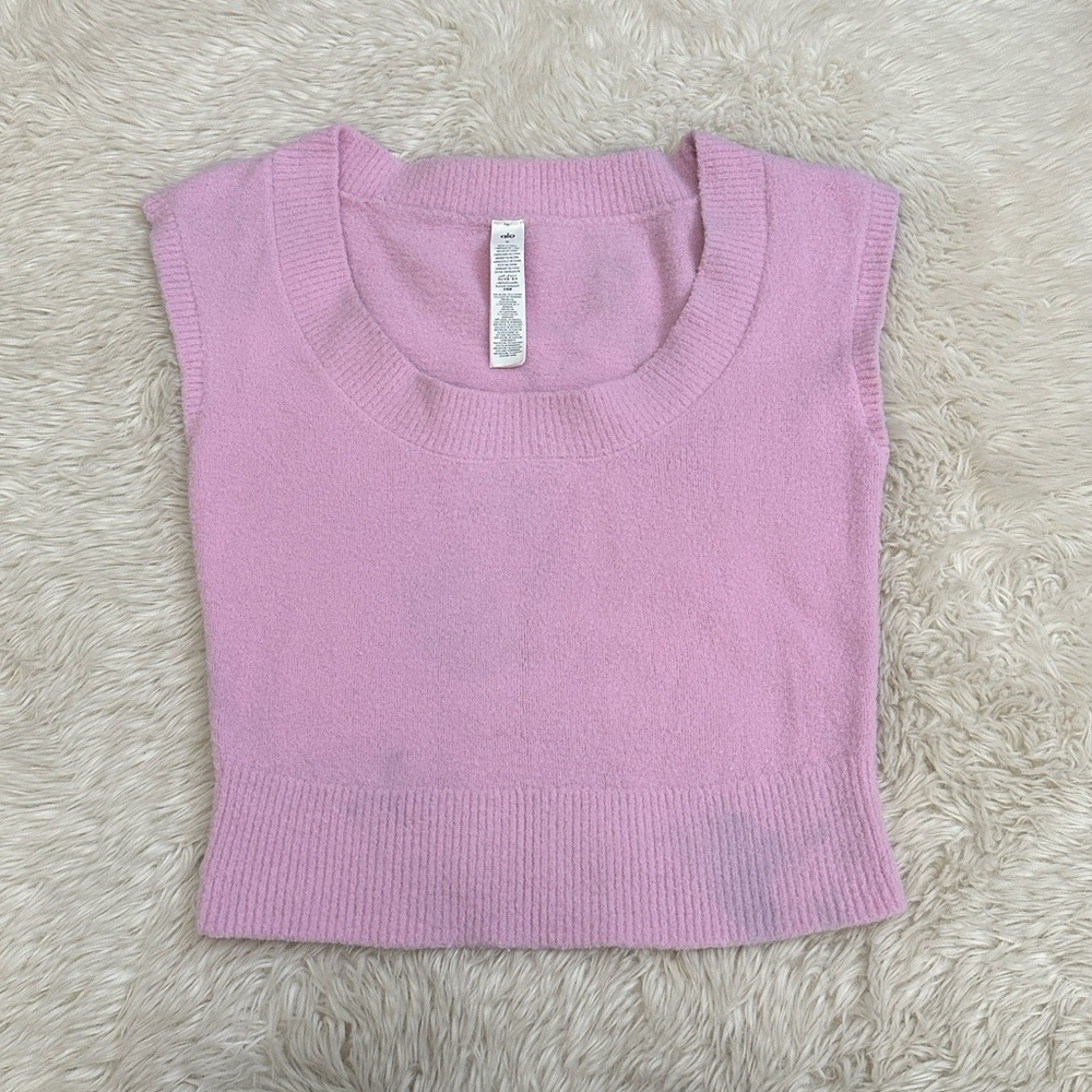 Alo Yoga Snuggle Up Sweater Vest Cropped Top Cap Sleeve in pink